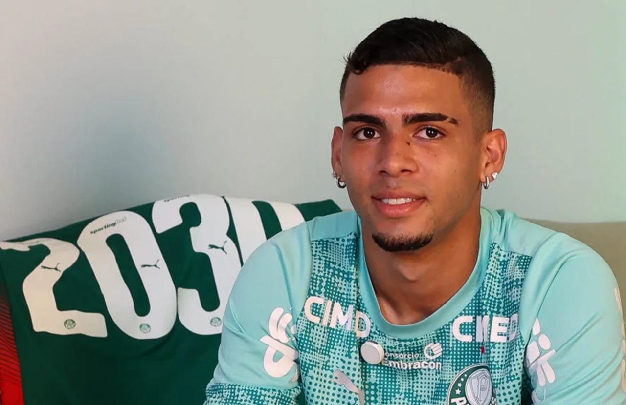 Arthur tem contrato renovado com o Palmeiras até 2030 Arthur tem contrato renovado com o Palmeiras até 2030