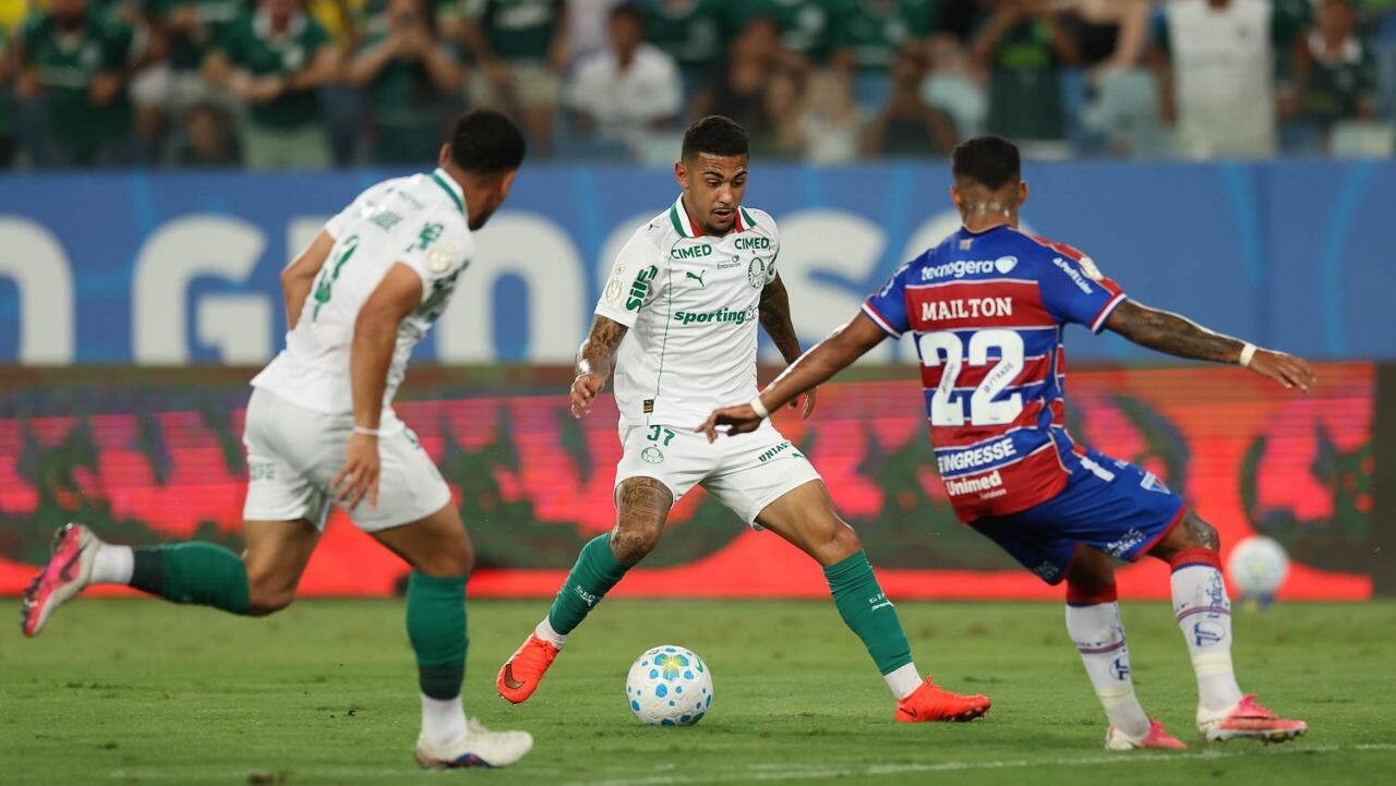 Palmeiras perde, mas avança na Copa do Brasil Palmeiras perde, mas avança na Copa do Brasil