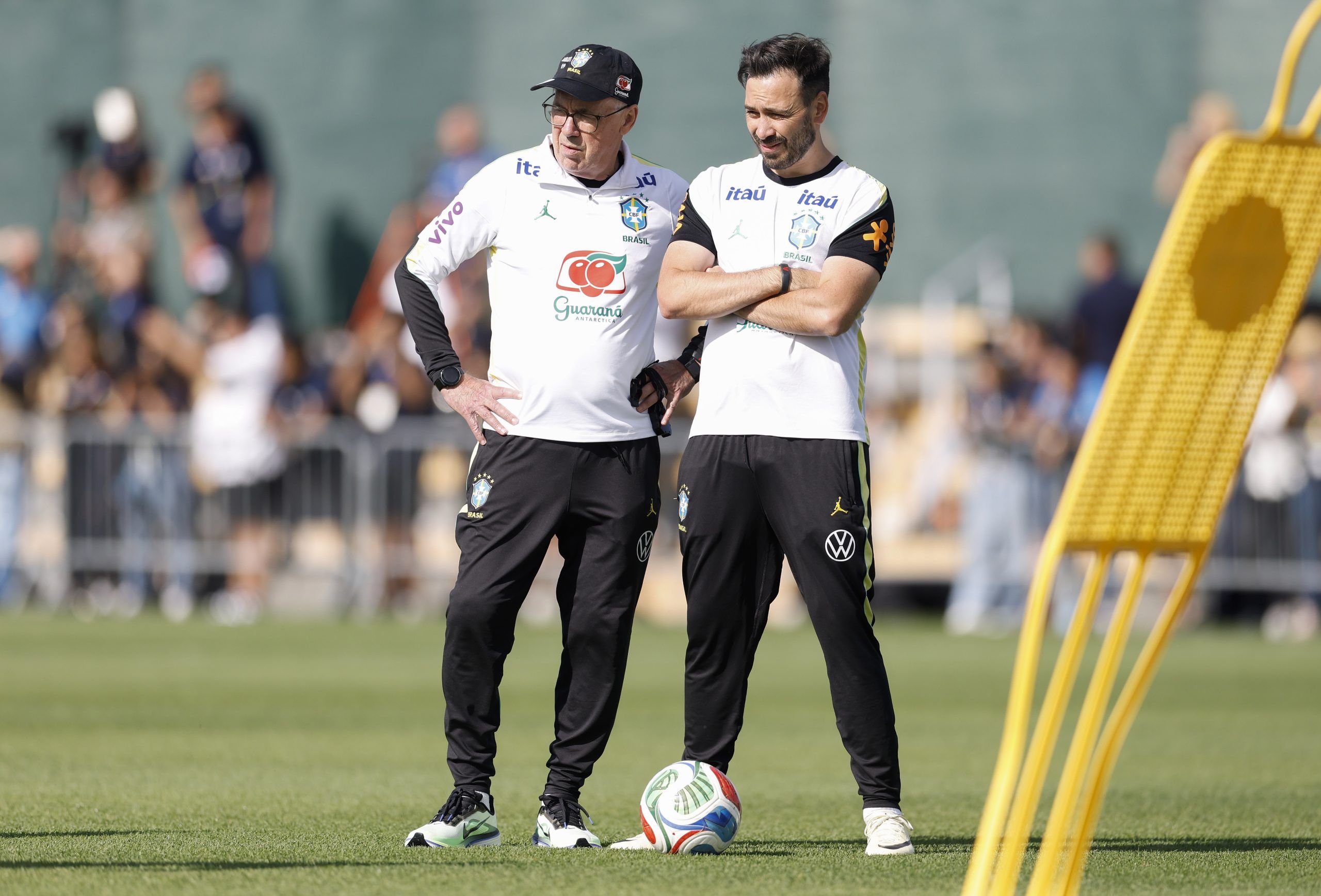 Seleção inicia semana com foco em ajustar saída de bola Seleção inicia semana com foco em ajustar saída de bola