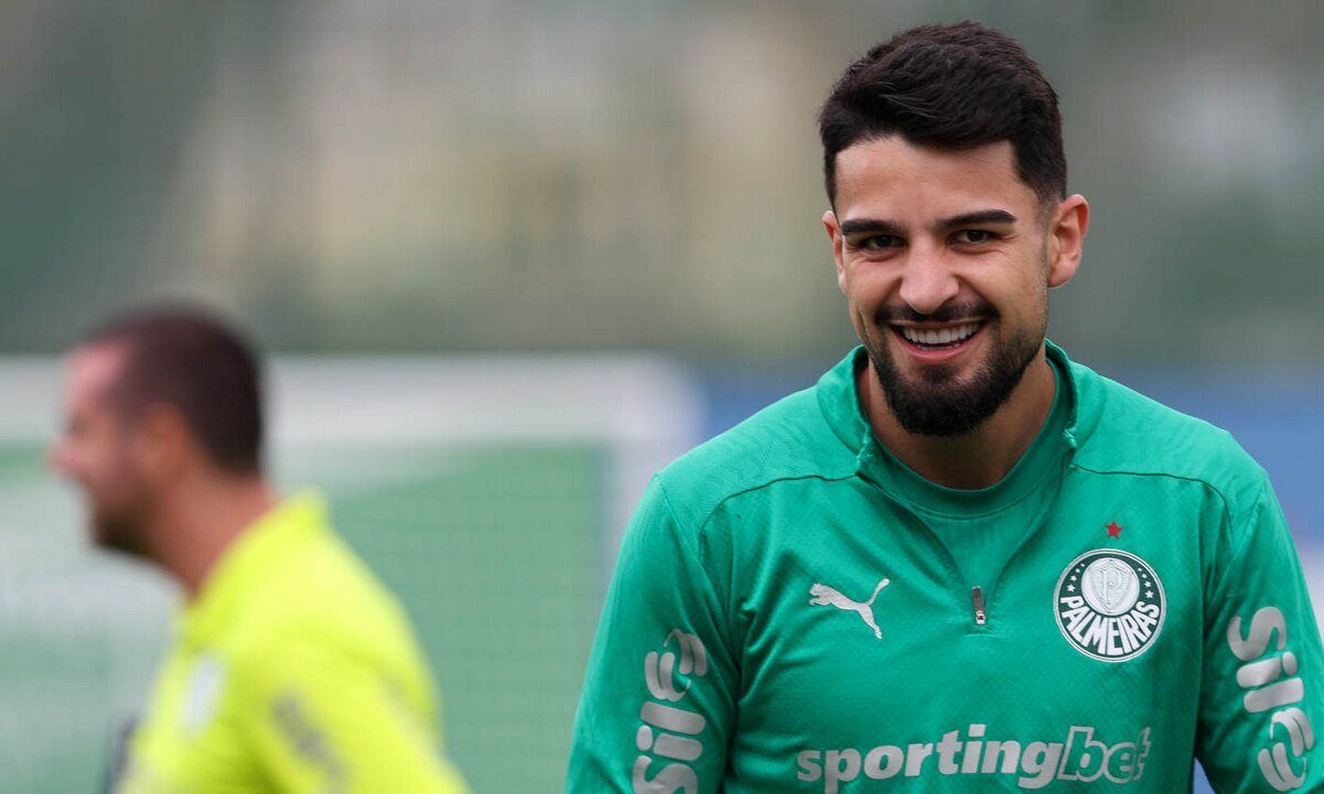 Flaco López retorna após a Copa e pode reforçar o Palmeiras 