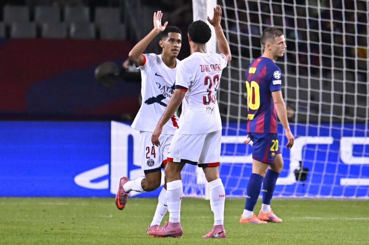 PSG vira sobre o Barcelona e mantém 100% na Champions