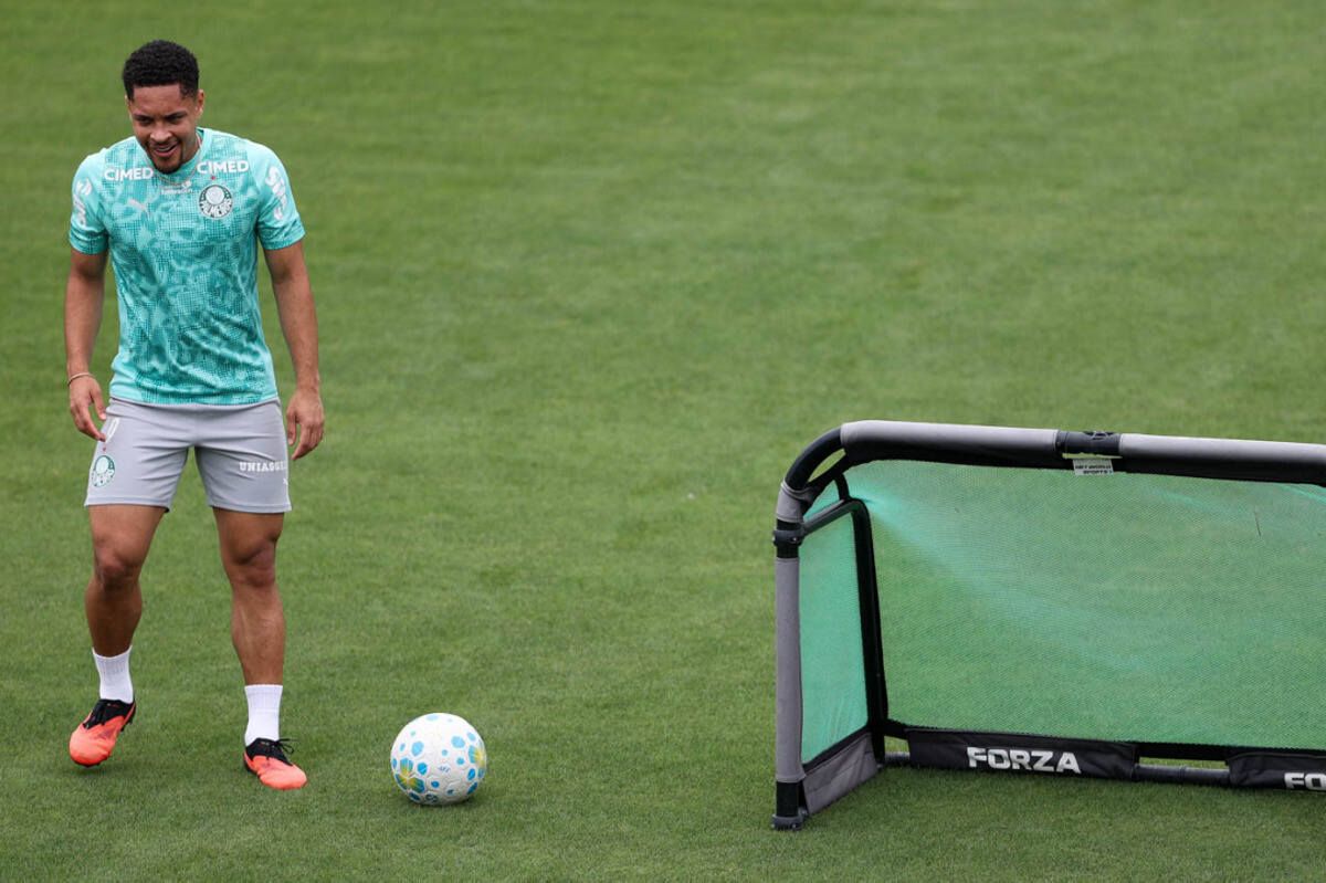 Vitor Roque avança em recuperação e vai a campo pelo Palmeiras