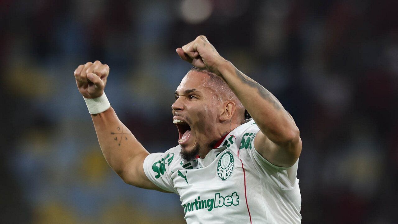 Paulinho volta a marcar pelo Palmeiras após quase um ano: ''Era muito difícil'' Paulinho volta a marcar pelo Palmeiras após quase um ano: ''Era muito difícil''