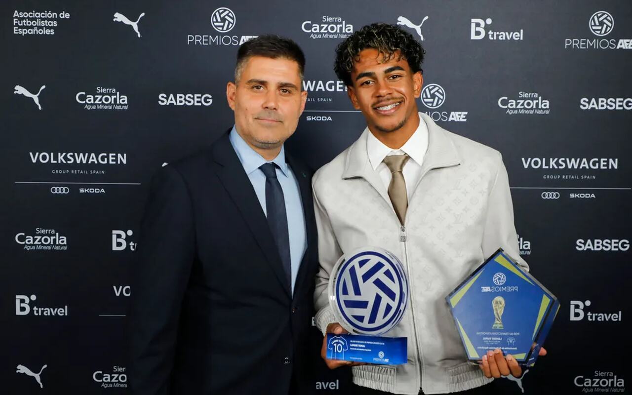  Yamal leva prêmio de melhor do Campeonato Espanhol