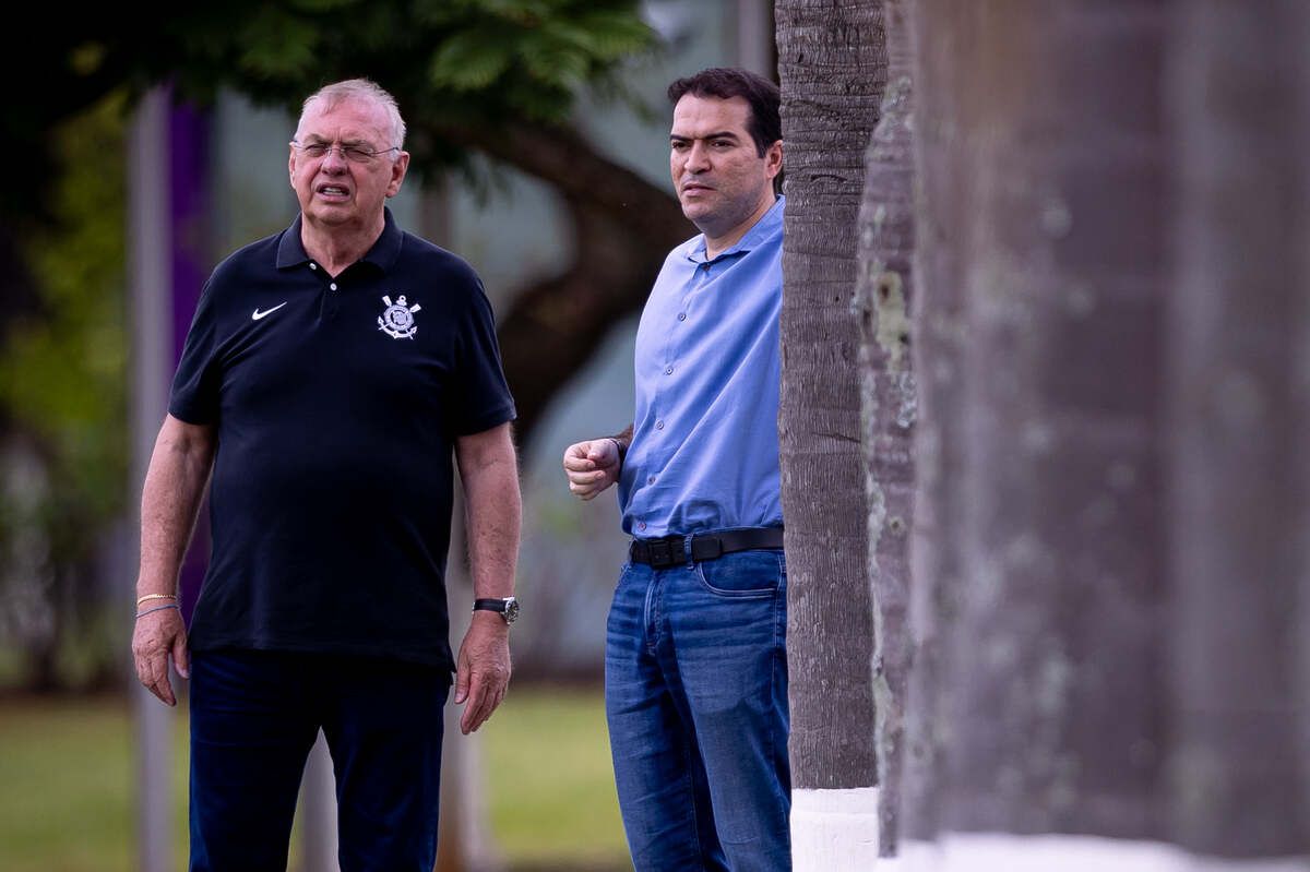 Corinthians paga salários após liberação de verba da Caixa