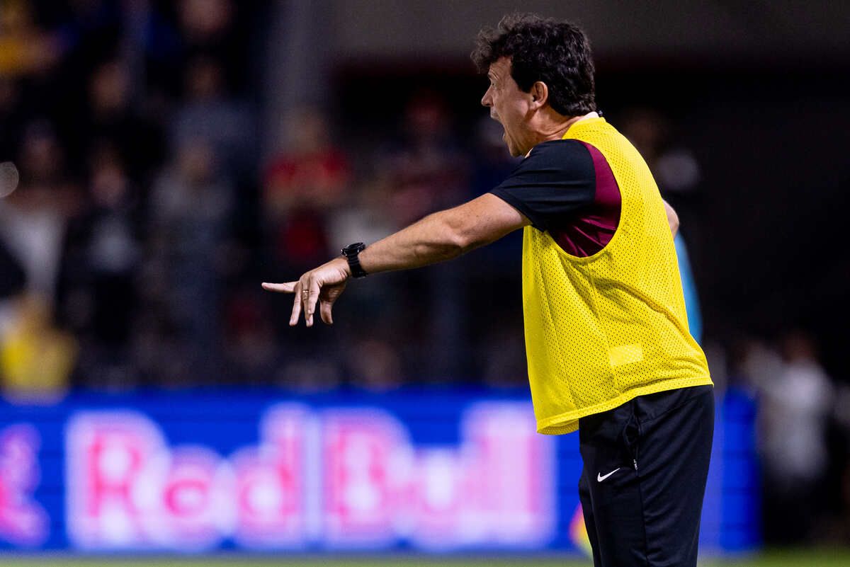 Diniz deve repetir escalação na Libertadores