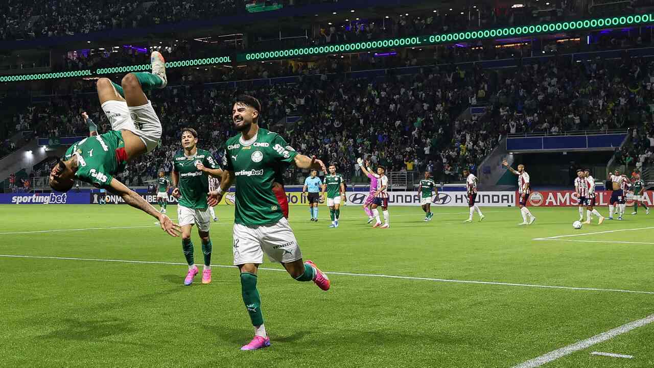 Com show de Flaco, Palmeiras vence e avança na Libertadores Com show de Flaco, Palmeiras vence e avança na Libertadores