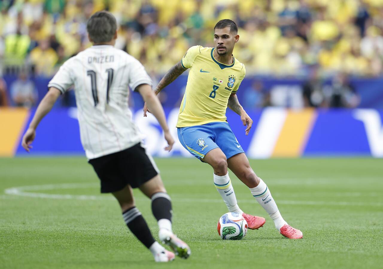 Bruno Guimarães corre maior distância na vitória do Brasil