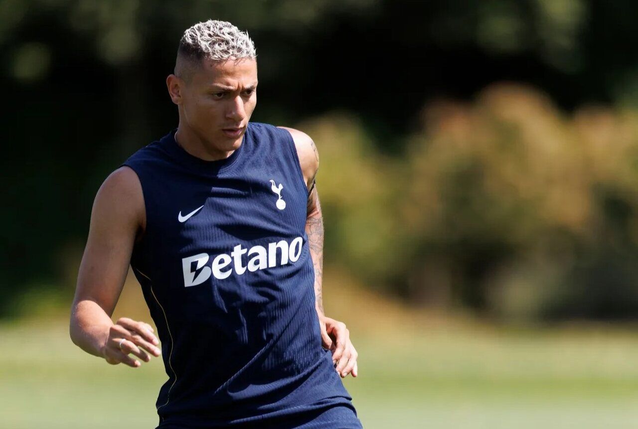Técnico do Tottenham revela que Richarlison quer sair do clube