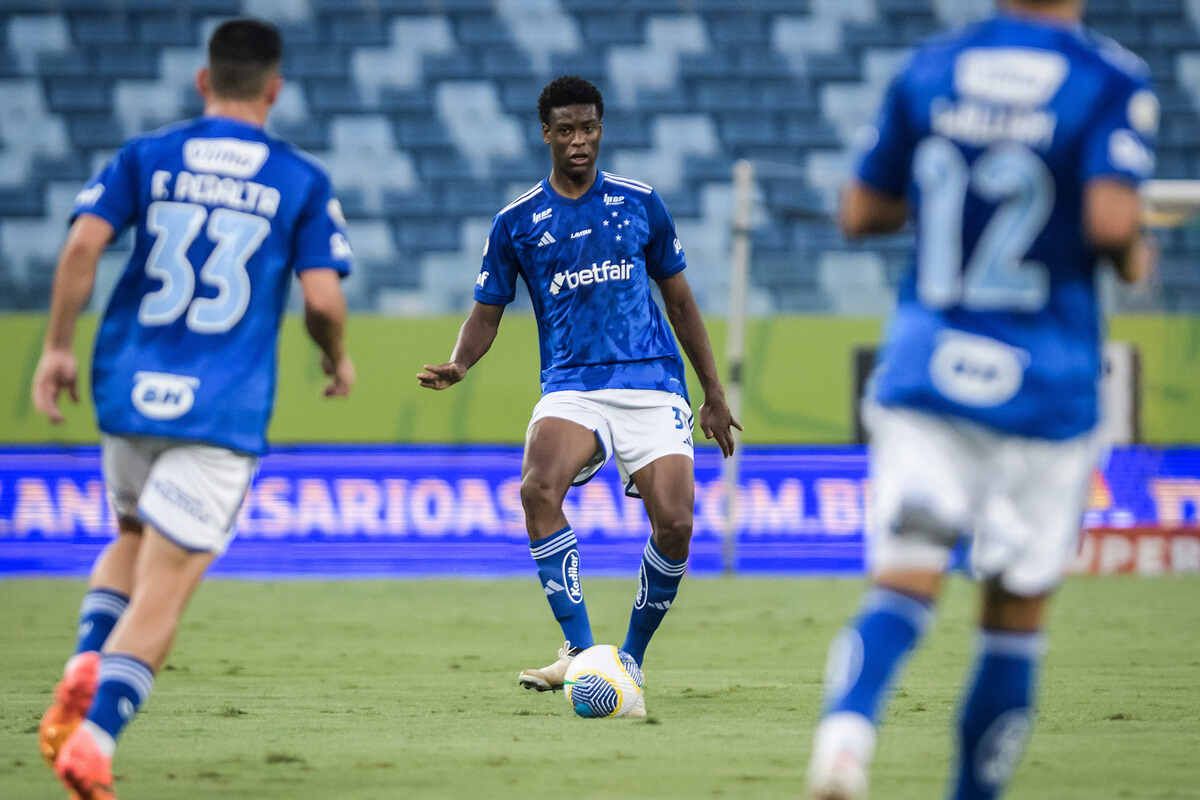 Jonathan Jesus desfalca Cruzeiro após lesão