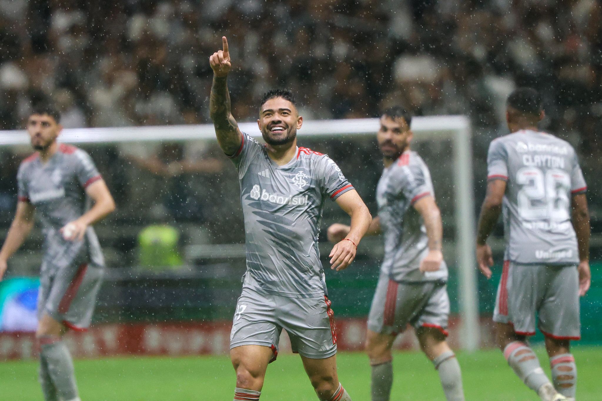 Internacional surpreende Atlético-MG e vence por 3 a 1 na Arena MRV