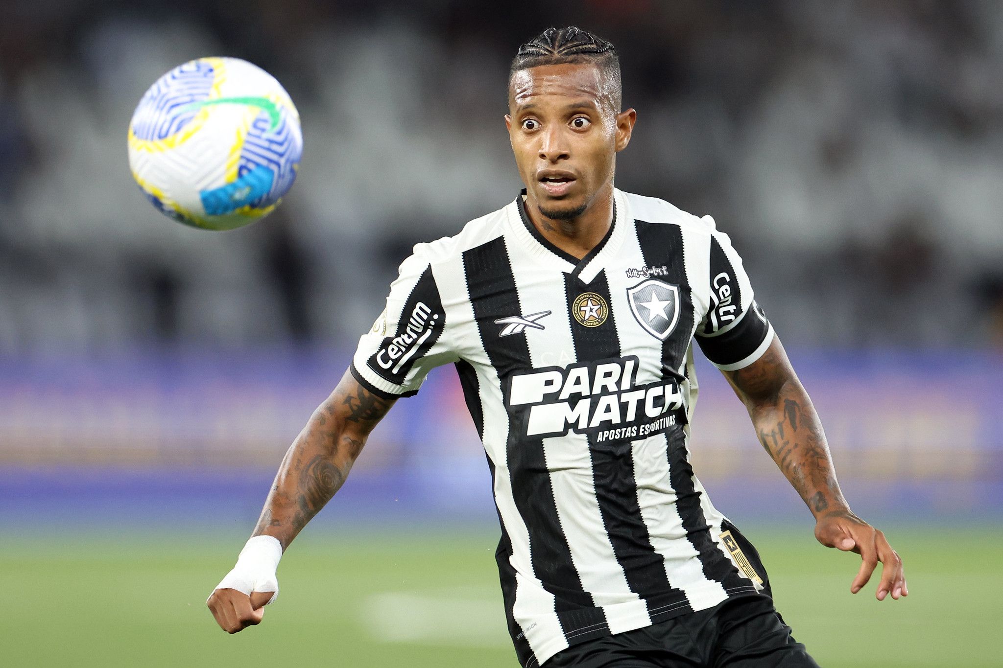 Botafogo tropeça em casa e vê Palmeiras assumir liderança do Brasileirão