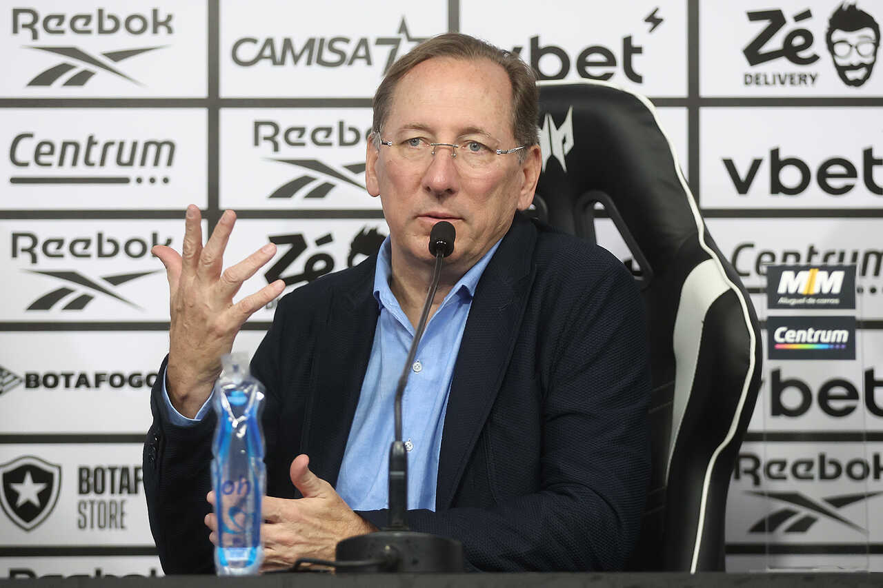 John Textor critica arbitragem após derrota do Botafogo: “VAR dormiu”