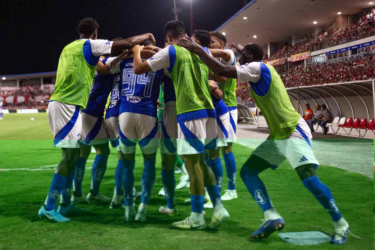 Cássio pega pênalti, Cruzeiro vence CRB e avança na Copa do Brasil