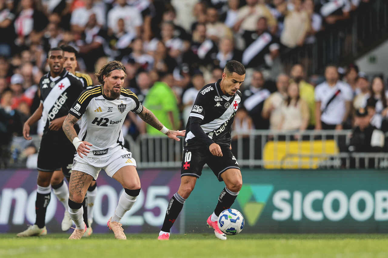 Atlético-MG e Vasco empatam em São Januário em jogo com gol relâmpago
