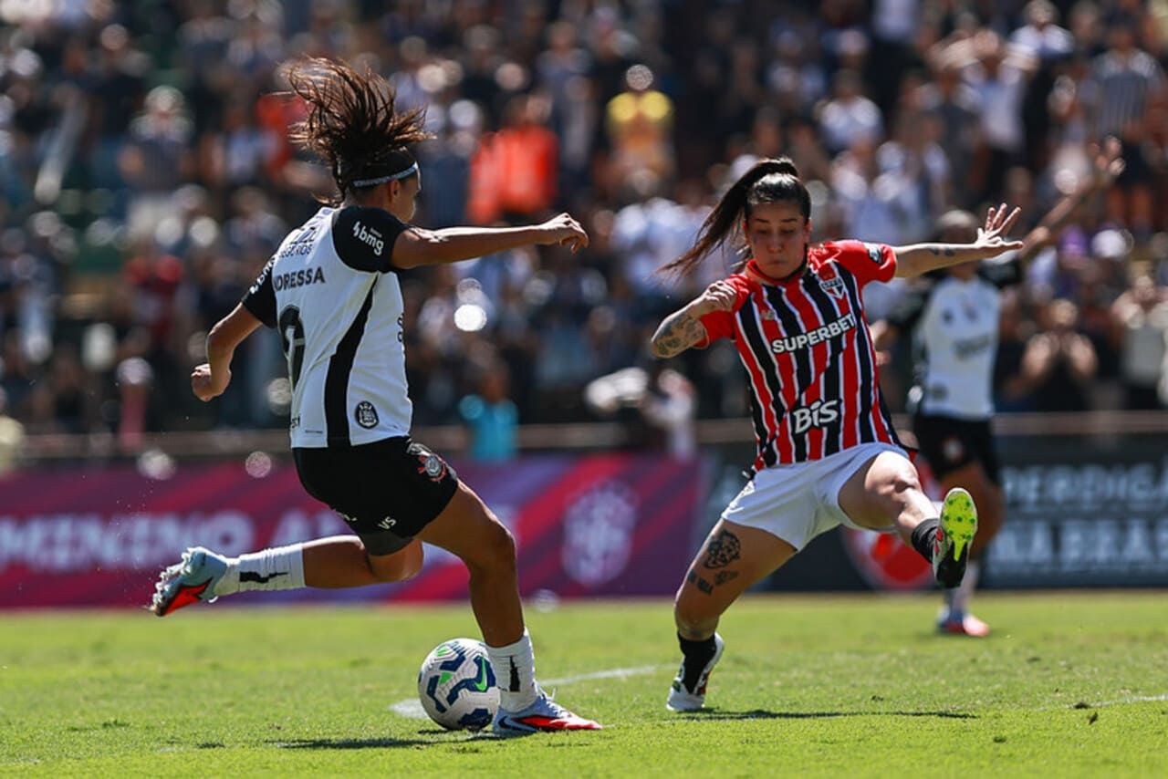 Corinthians empata com São Paulo e vai à final do Brasileirão feminino
