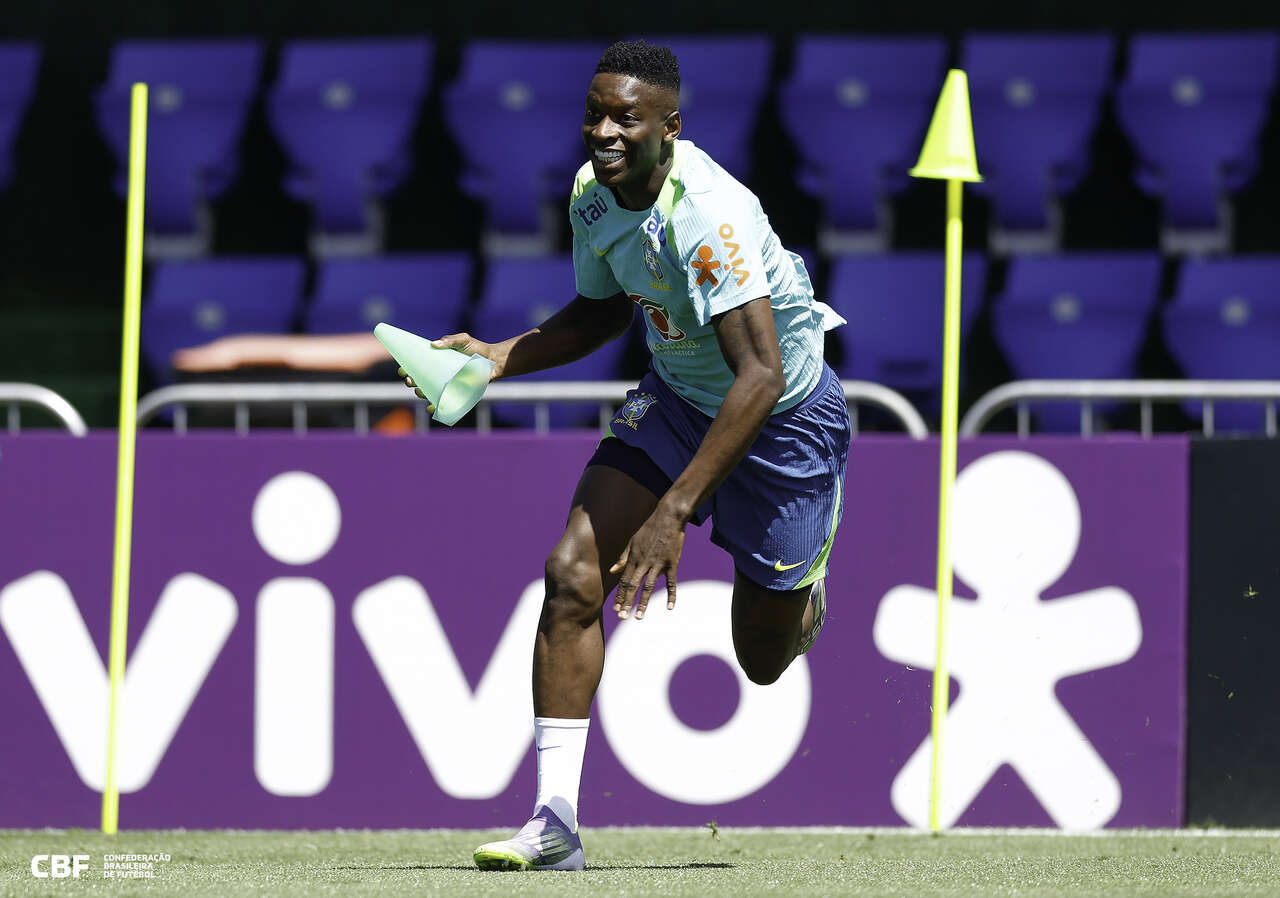 Luiz Henrique celebra retorno ao Maracanã