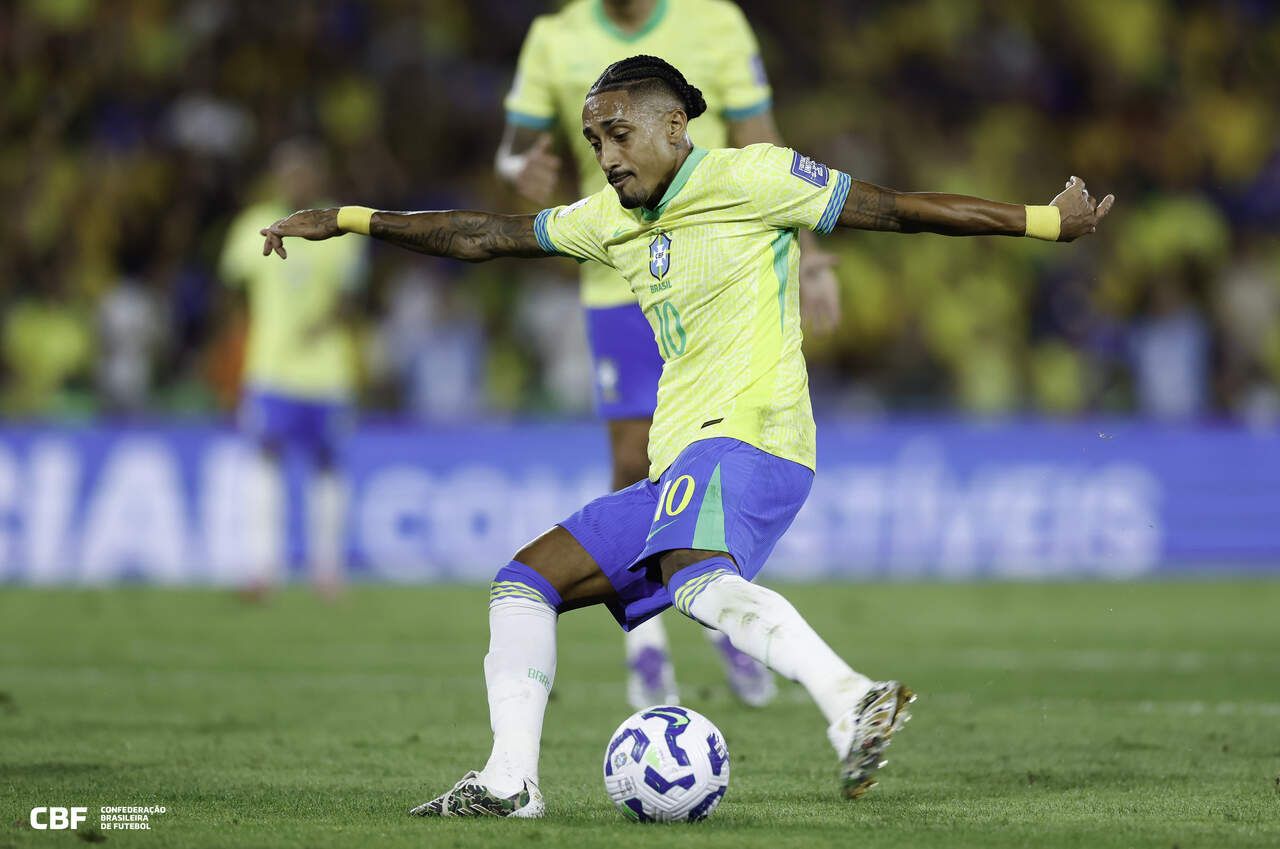 Raphinha reclama de arbitragem e altitude após derrota da seleção