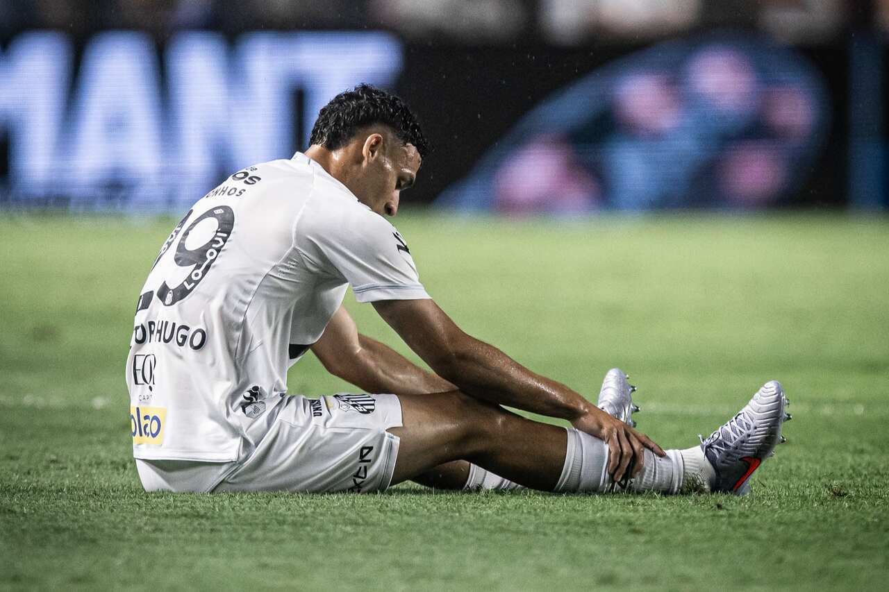 Victor Hugo tem lesão confirmada e vira desfalque no Santos