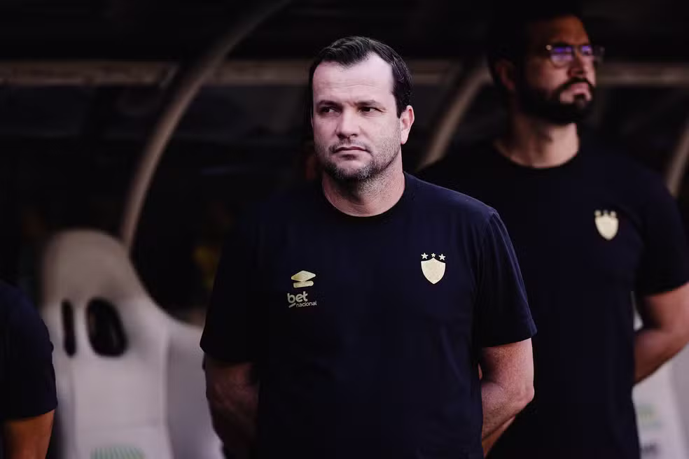 Veja todos os treinadores demitidos dos times do Brasileirão 2025