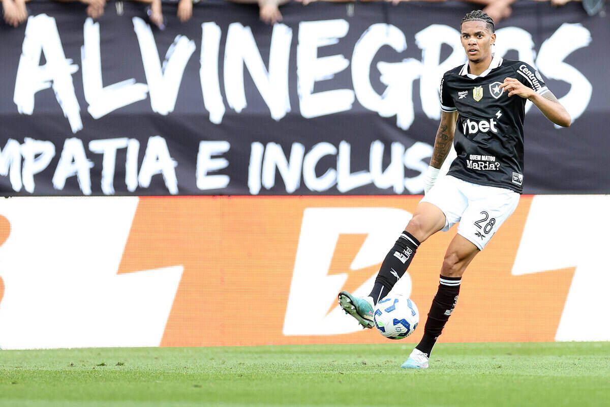São Paulo acerta contratação do volante Newton