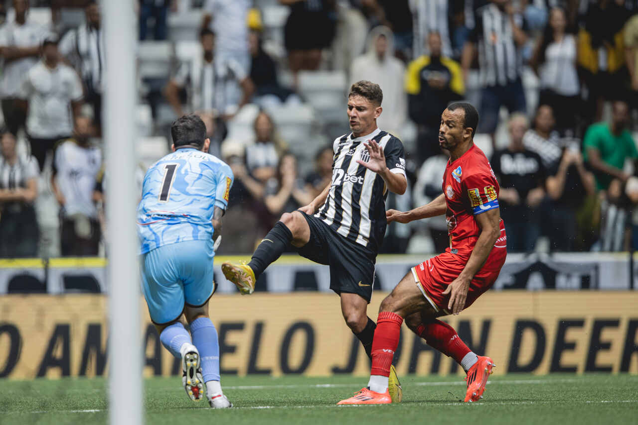 Atlético empata com Tombense na estreia do time principal