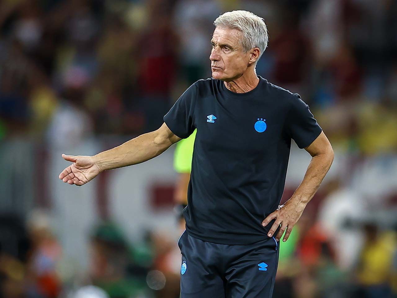 Luís Castro reforça confiança na base após classificação do Grêmio à final do Gauchão