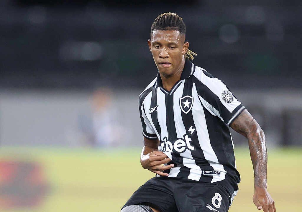 Empresários acionam Botafogo na Justiça por dívida por Danilo