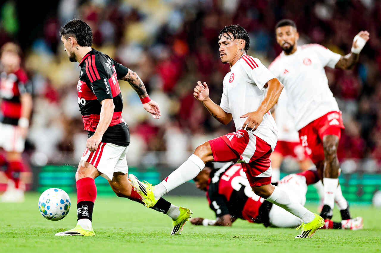 Arrascaeta comenta vaias da torcida do Flamengo após empate