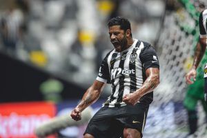 Hulk troca papel de carrasco por reforço no Fluminense