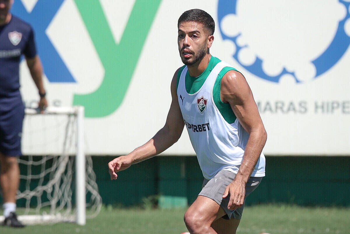 Nonato sofre lesão muscular e desfalca Fluminense