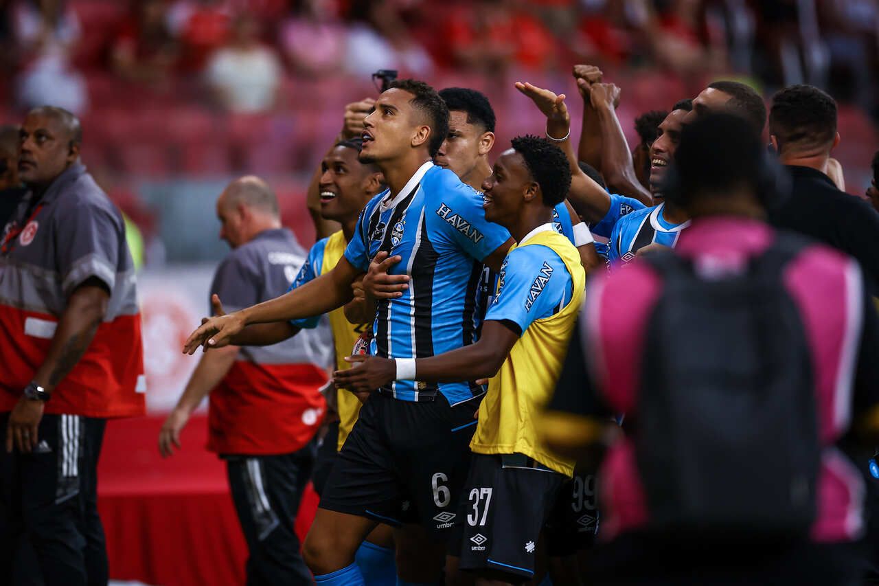 Grêmio empata com o Inter no Beira-Rio e é campeão gaúcho