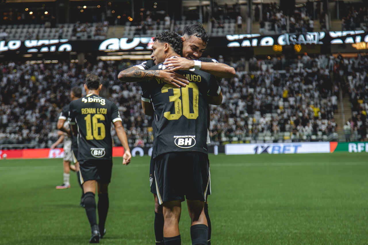 Atlético-MG vence Athletico e sobe na tabela do Brasileirão