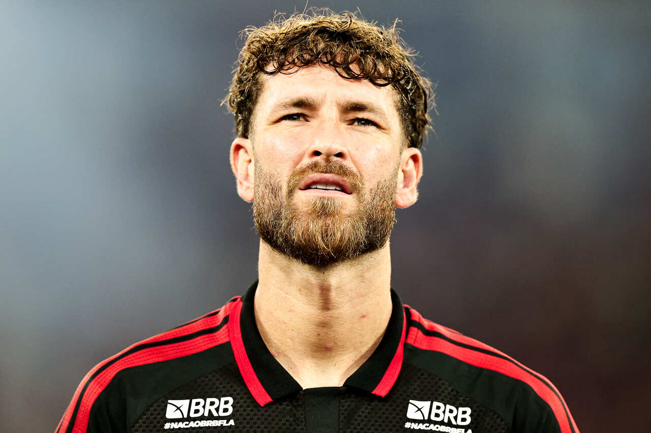 Flamengo recusa oferta do Besiktas (TUR) por Léo Pereira