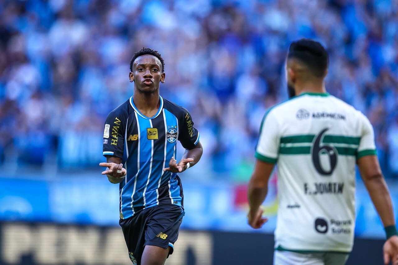 Gabriel Mec perde espaço no Grêmio após mudança Gabriel Mec perde espaço no Grêmio após mudança