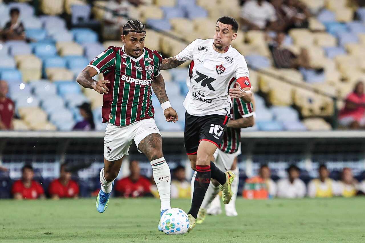 Fluminense marca no final e evita derrota para o Vitória