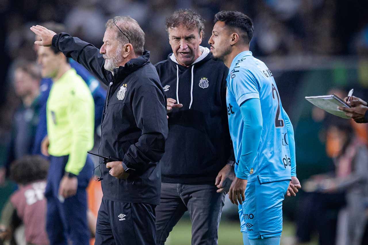 Cuca e Veríssimo comentam salários atrasados no Santos