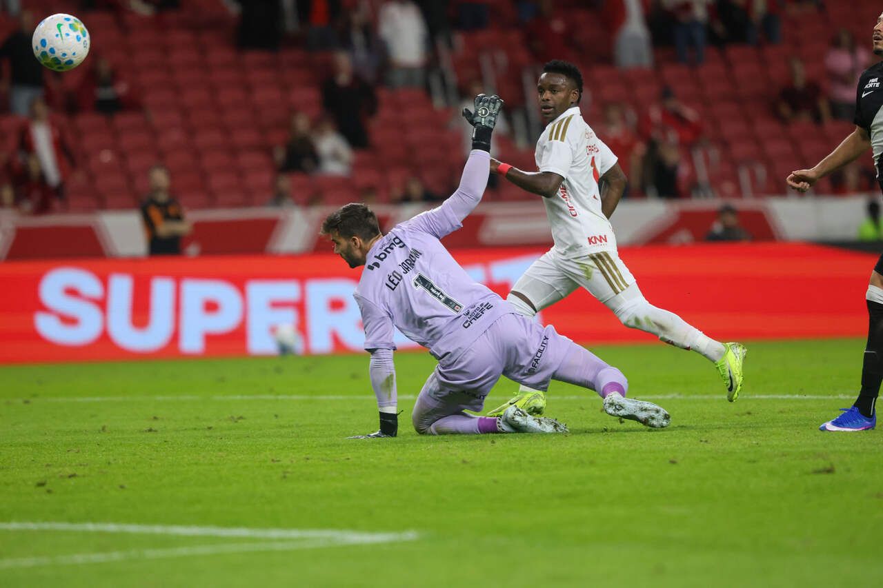 Internacional goleia Vasco no Beira-Rio