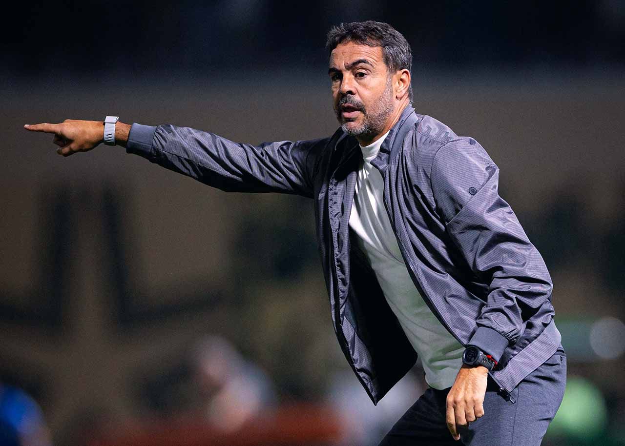 Artur Jorge arma surpresa no Cruzeiro para jogo decisivo na Bombonera