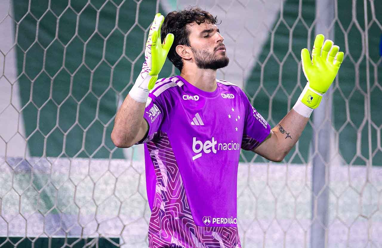 Cruzeiro acerta renovação de Otávio com multa Cruzeiro acerta renovação de Otávio com multa
