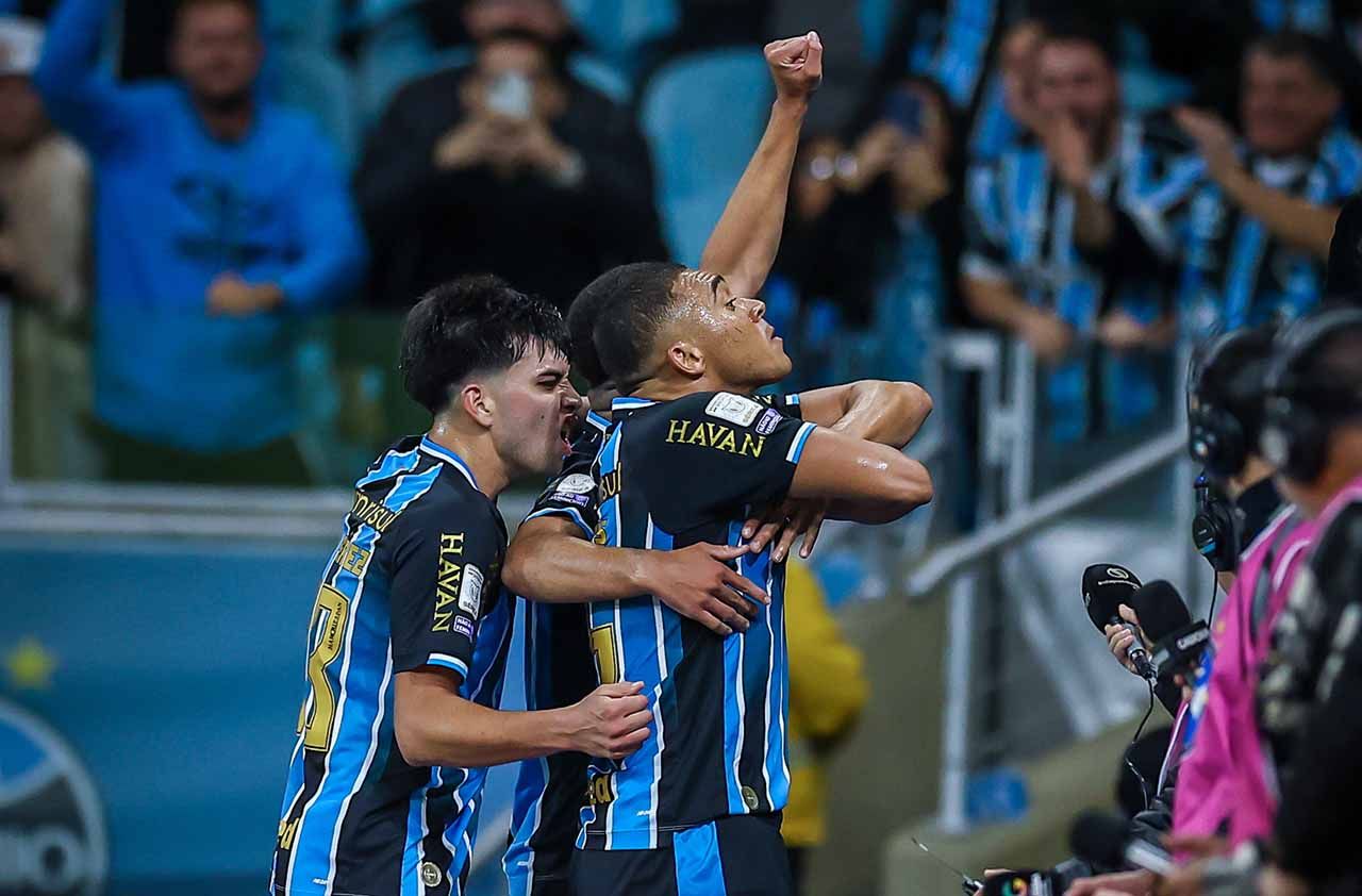 Grêmio vence o Santos, que entra no Z4