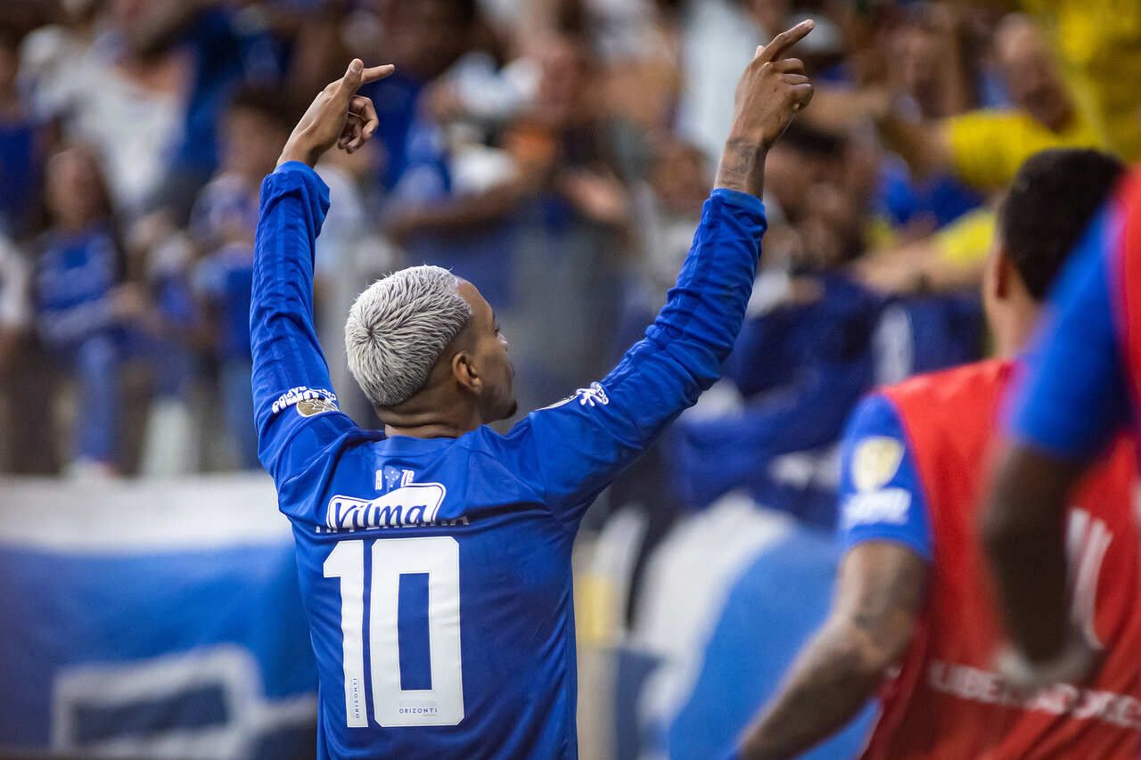 Cruzeiro tem quatro pendurados para enfrentar o Flamengo