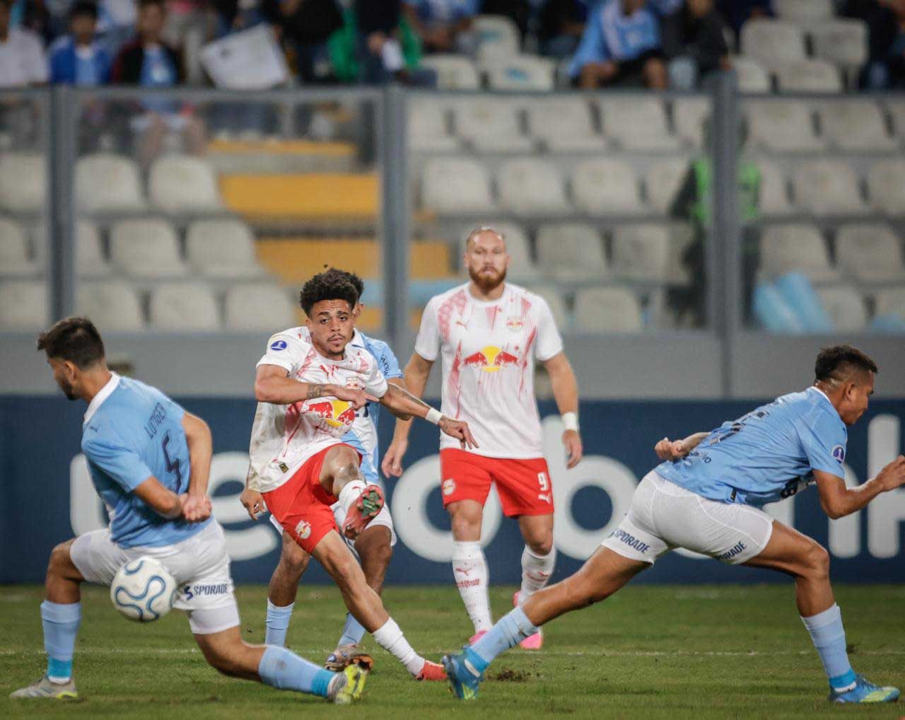 Bragantino empata com Sporting Cristal e decide em casa