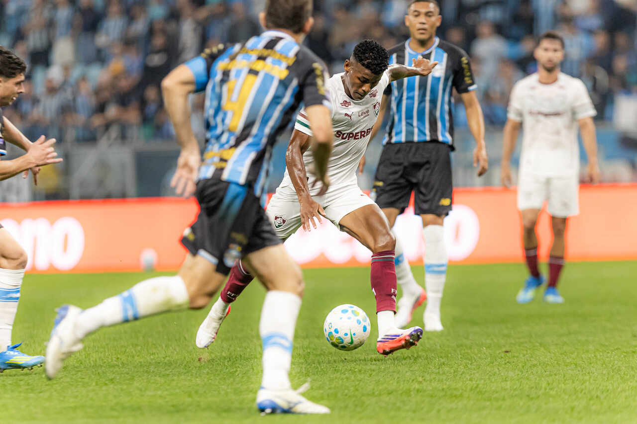 Grêmio e Fluminense empatam em jogo morno Grêmio e Fluminense empatam em jogo morno