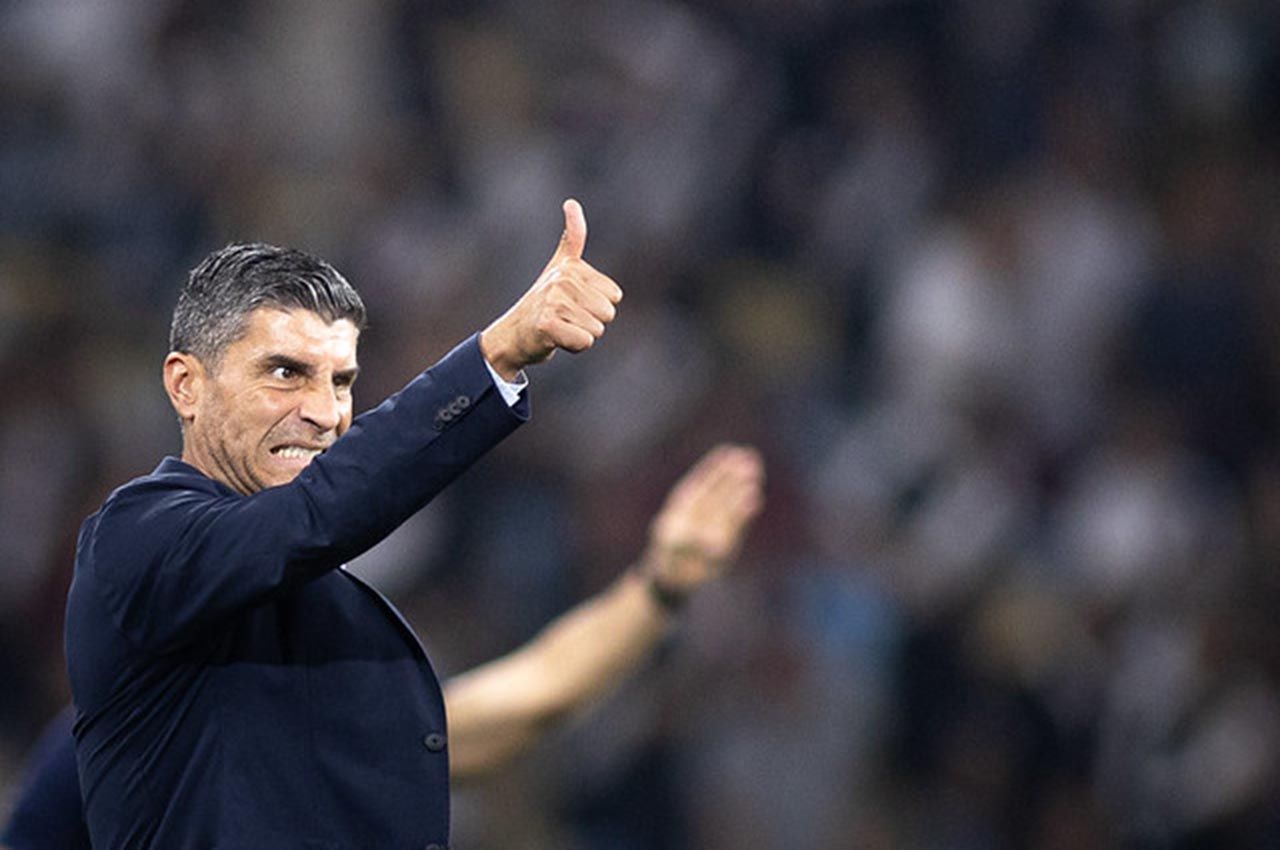 Pedro Emanuel dribla desgaste e mantém Vasco competitivo