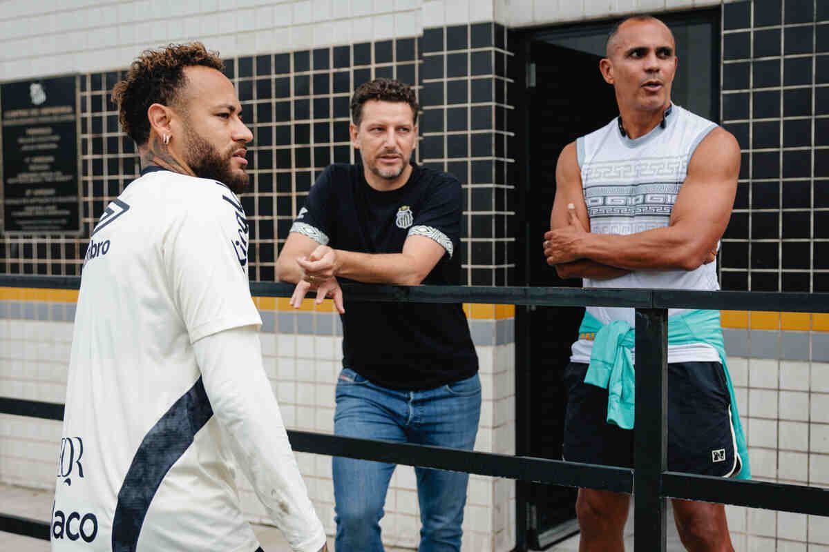 Santos recebe visita ilustre em meio à preparação 