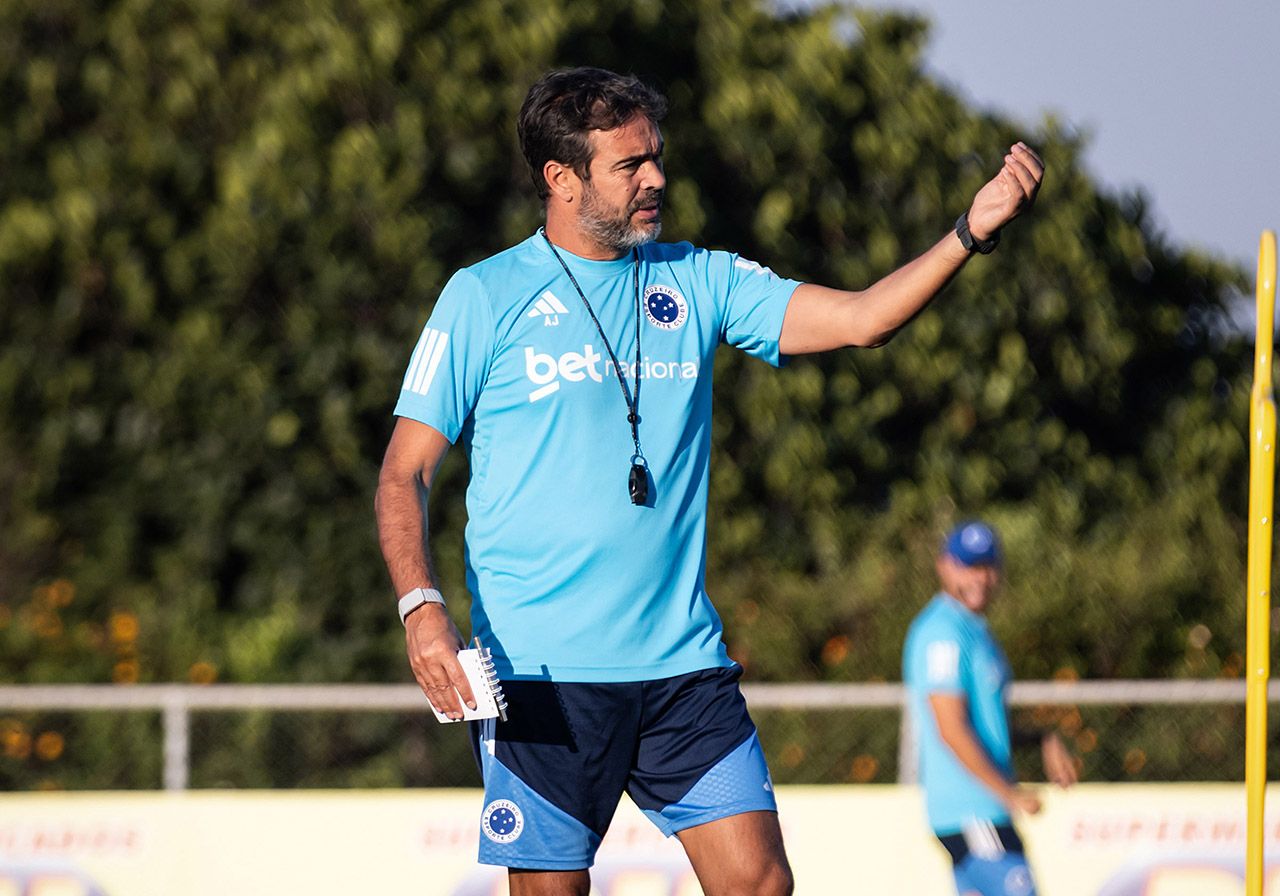 Cruzeiro realiza treino aberto de olho em evolução Cruzeiro realiza treino aberto de olho em evolução