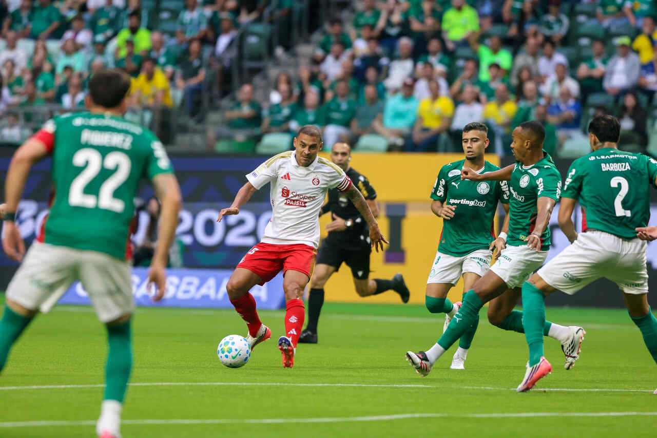 Internacional segura o líder Palmeiras na Nubank Arena Internacional segura o líder Palmeiras na Nubank Arena