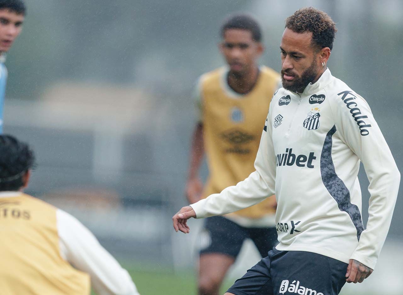 Neymar aceita atuar no sintético em duelo contra Palmeiras Neymar aceita atuar no sintético em duelo contra Palmeiras