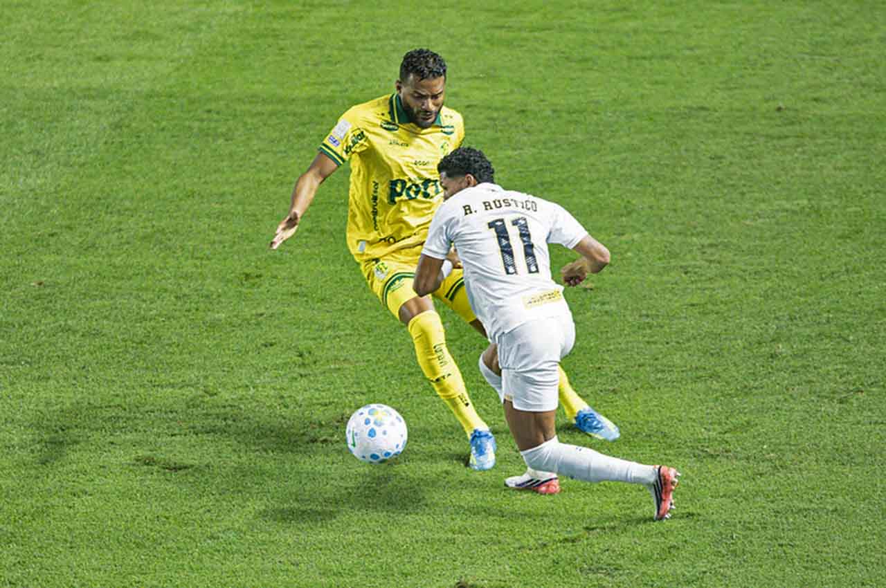 Santos diz ter identificado torcedor que cuspiu em Reinaldo Santos diz ter identificado torcedor que cuspiu em Reinaldo